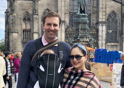 Diễn viên Lan Phương hạnh phúc đưa con gái sang Anh với chồng