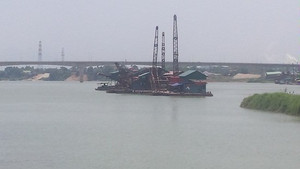 Phó Thủ tướng yêu cầu xử lý nghiêm hành vi khai thác cát trái phép tại Vĩnh Phúc