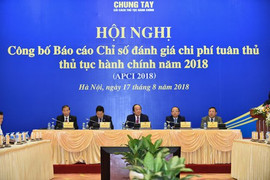 Cải cách thủ tục hành chính: Doanh nghiệp kẹp phong bì trong sổ cũng không biết đưa cho ai