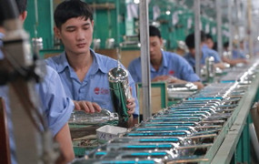 Do người lao động làm chủ, Bóng đèn Phích nước Rạng Đông tăng trưởng thần tốc