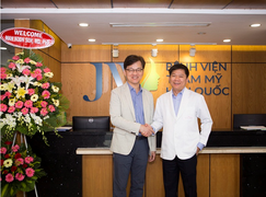 TS.BS Man Koon Suh đến Việt Nam cứu chữa cho nhiều ca phẫu thuật mũi khó