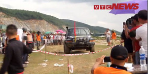 Video: Dân đội nắng xem tay đua 3 miền trổ tài đi xe địa hình tại Hà Tĩnh