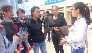 Xót xa 500 giáo viên bị chấm dứt hợp đồng ở Đắk Lắk phải ra đường mưu sinh