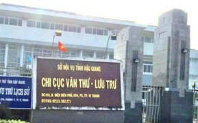 Lập quỹ trái phép, 4 cán bộ Sở Nội vụ Hậu Giang bị bắt