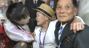 Những hình ảnh xúc động trong ngày các gia đình Hàn-Triều gặp nhau sau 70 năm ly tán