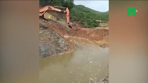 Lợi dụng trời mưa, công ty môi trường... xả thải ra môi trường