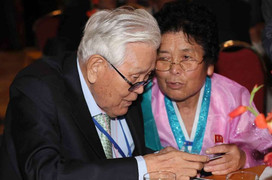 Đoàn tụ Hàn - Triều: Cha 89 tuổi lần đầu gặp con gái