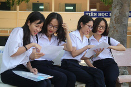Đầu năm học, phụ huynh ở TP.HCM phải đóng những khoản nào?