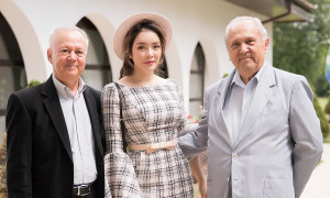 Lý Nhã Kỳ khoe nhan sắc xinh đẹp trong lần đầu công du đến Romania