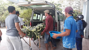 Nam thanh niên bị điện giật, ngã từ tầng 3 xuống đất