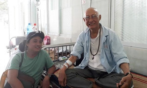 Nghệ sĩ Lê Bình: 'Tôi vẫn sang phòng thăm, động viên Mai Phương'