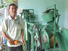 Máy xúc lúa nhãn hiệu 'Tư Sáng'