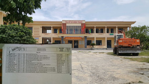 Hàng loạt vợ con lãnh đạo xã ở Quảng Bình được 'ở ghép' với hộ nghèo