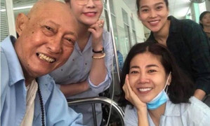 Xúc động với nụ cười lạc quan của nghệ sĩ Lê Bình và Mai Phương trên giường bệnh