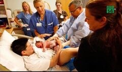Người đàn ông có bầu đầu tiên trên thế giới định sinh con thứ 4