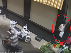 Cô gái trẻ cuỗm túi xách của phụ nữ bán rau trong ngày lễ Vu lan