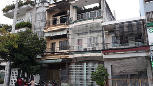 Cháy lớn nhà 3 tầng ở TP.HCM, 1 người chết