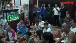 Video: Nhà tiền vệ Quang Hải chật kín người đến cổ vũ U23 Việt Nam