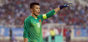 Thủ môn Bùi Tiến Dũng thiết lập kỷ lục chưa từng có cho bóng đá Việt Nam