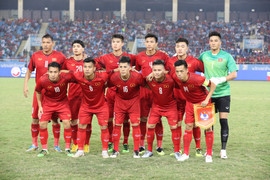 Coca-Cola trao tặng lon vàng thay lời chúc mừng đến đội tuyển Việt Nam