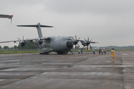 Video: Khám phá công nghệ tối tân bên trong buồng lái vận tải cơ hiện đại nhất của Pháp