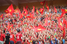 Clip: Khoảnh khắc vỡ òa của CĐV Hà Nội sau bàn thắng của Minh Vương