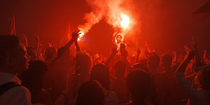 Hàng ngàn người xuống đường, cảm ơn sự cống hiến hết mình của Olympic Việt Nam