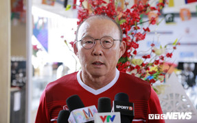 Bị giả mạo thô thiển, tràn lan trên facebook, HLV Park Hang Seo lên tiếng