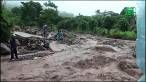 Sơn La: Lũ quét cuốn trôi 1 người, 1000m³ đất đá đổ ập xuống tỉnh lộ