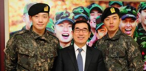 Đâu chỉ Son Heung-min, sao nam Hàn Quốc sợ nhập ngũ thế nào?