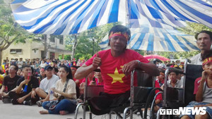 Ảnh: Bệnh nhân ở Huế trốn viện cổ vũ Olympic Việt Nam