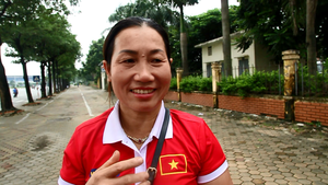 Video: Mẹ tiền đạo Văn Toàn dậy từ 5h sáng, háo hức lên Hà Nội đón con trai và đội tuyển