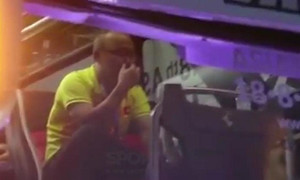 Clip: HLV Park Hang-seo lặng lẽ khóc trên xe buýt sau trận thua của Olympic Việt Nam