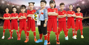 Dàn nhóc tỳ siêu đáng yêu tung bộ ảnh cực chất mừng thành tích U23 Việt Nam