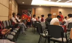 VIDEO Trực tiếp: Olympic Việt Nam về Hà Nội trong sự chào đón của hàng nghìn CĐV