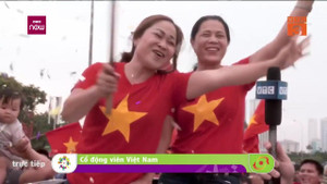 Clip: CĐV reo hò cuồng nhiệt đón Olympic Việt Nam tới sân Mỹ Đình