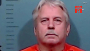 Tranh cãi chuyện đổ rác, 2 bố con bắn chết hàng xóm