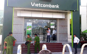 Hai thanh niên bịt mặt, cướp ngân hàng ở Khánh Hòa: Vietcombank nói gì?