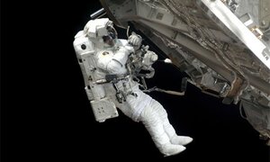 Nghi vấn phi hành gia trên ISS khoan thủng tàu vũ trụ để sớm được về Trái đất