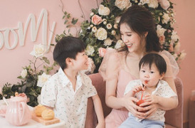 Hoa hậu Áo dài Phí Thùy Linh khoe hai con trai kháu khỉnh