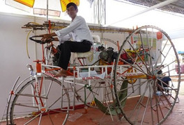 Lão nông sáng chế máy đa năng vừa phun sâu vừa sạ lúa