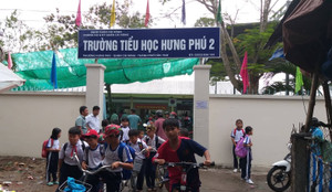 Nhiều phụ huynh kéo đến trường thắc mắc về sách Công nghệ Giáo dục: Sở Giáo dục Cần Thơ lên tiếng