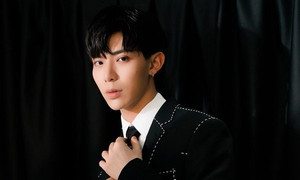 Chỉ ngồi 1 chỗ đánh đàn, Erik vẫn lập thành tích triệu views trong thời gian ngắn