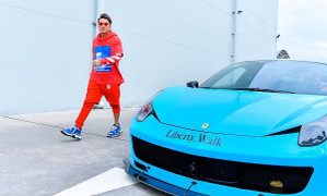 Đàm Vĩnh Hưng chơi lớn với loạt đồ hiệu và siêu xe đắt giá