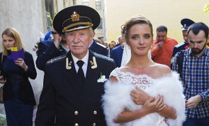 Nam diễn viên tuổi U90 ly hôn vợ trẻ kém 60 tuổi sau 3 năm