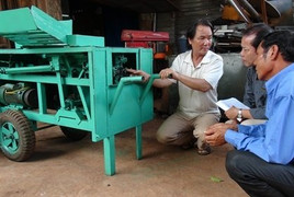 Máy gọt khoai mì của 'lão nông điên'