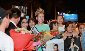 Tân Hoa hậu Sắc đẹp Toàn cầu 2018 diện áo dài, rạng rỡ tại sân bay khi về nước