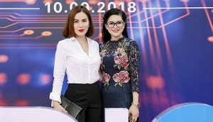 Hoa hậu Phương Lê đeo đồng hồ 3 tỷ đồng, đọ sắc với diễn viên Thủy Tiên