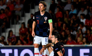 Video: Á quân World Cup 2018 Coatia bị Tây Ban Nha vùi dập