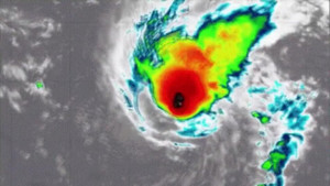 Siêu bão cực nguy hiểm sắp đổ bộ, hơn 1 triệu người Mỹ hoảng sợ sơ tán